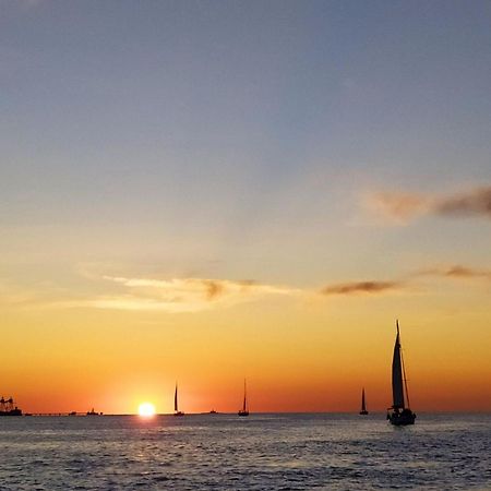 Appartamento Be Local - Sleep Aboard The Santa Maria Sailing Boat In Lisbona Esterno foto