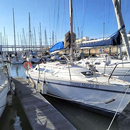 Appartamento Be Local - Sleep Aboard The Santa Maria Sailing Boat In Lisbona Esterno foto