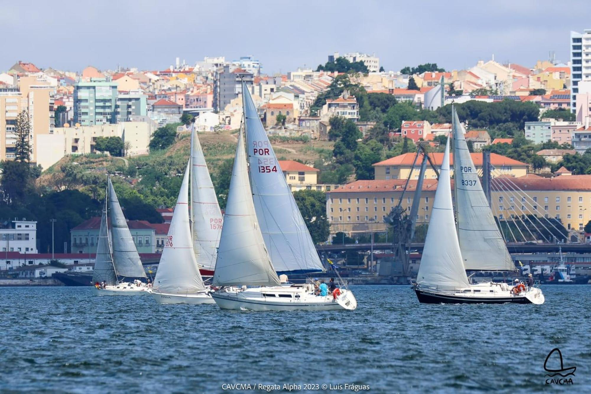 Appartamento Be Local - Sleep Aboard The Santa Maria Sailing Boat In Lisbona Esterno foto