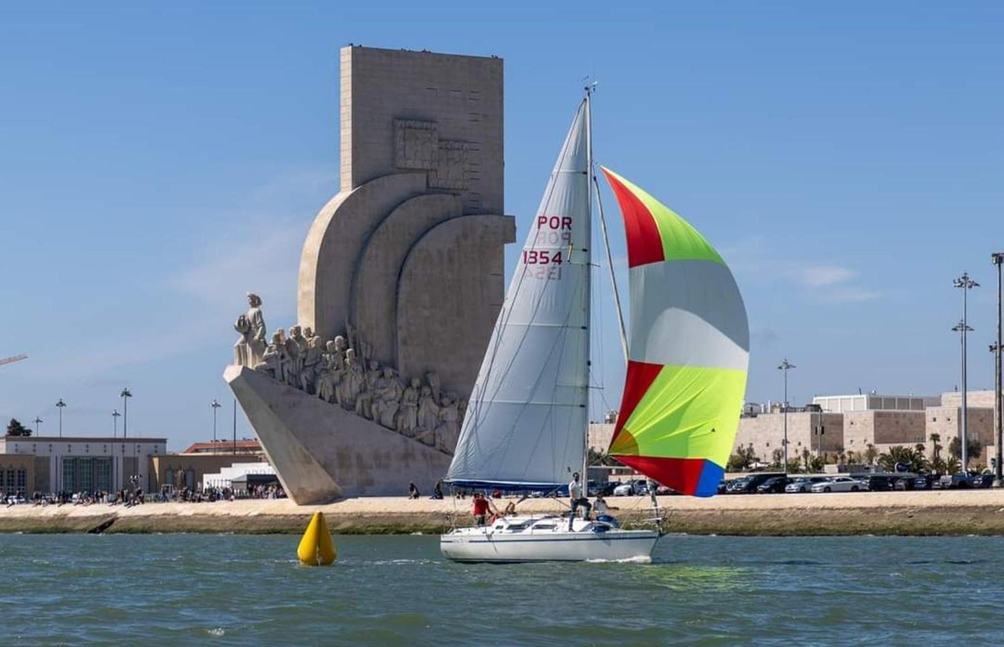 Appartamento Be Local - Sleep Aboard The Santa Maria Sailing Boat In Lisbona Esterno foto