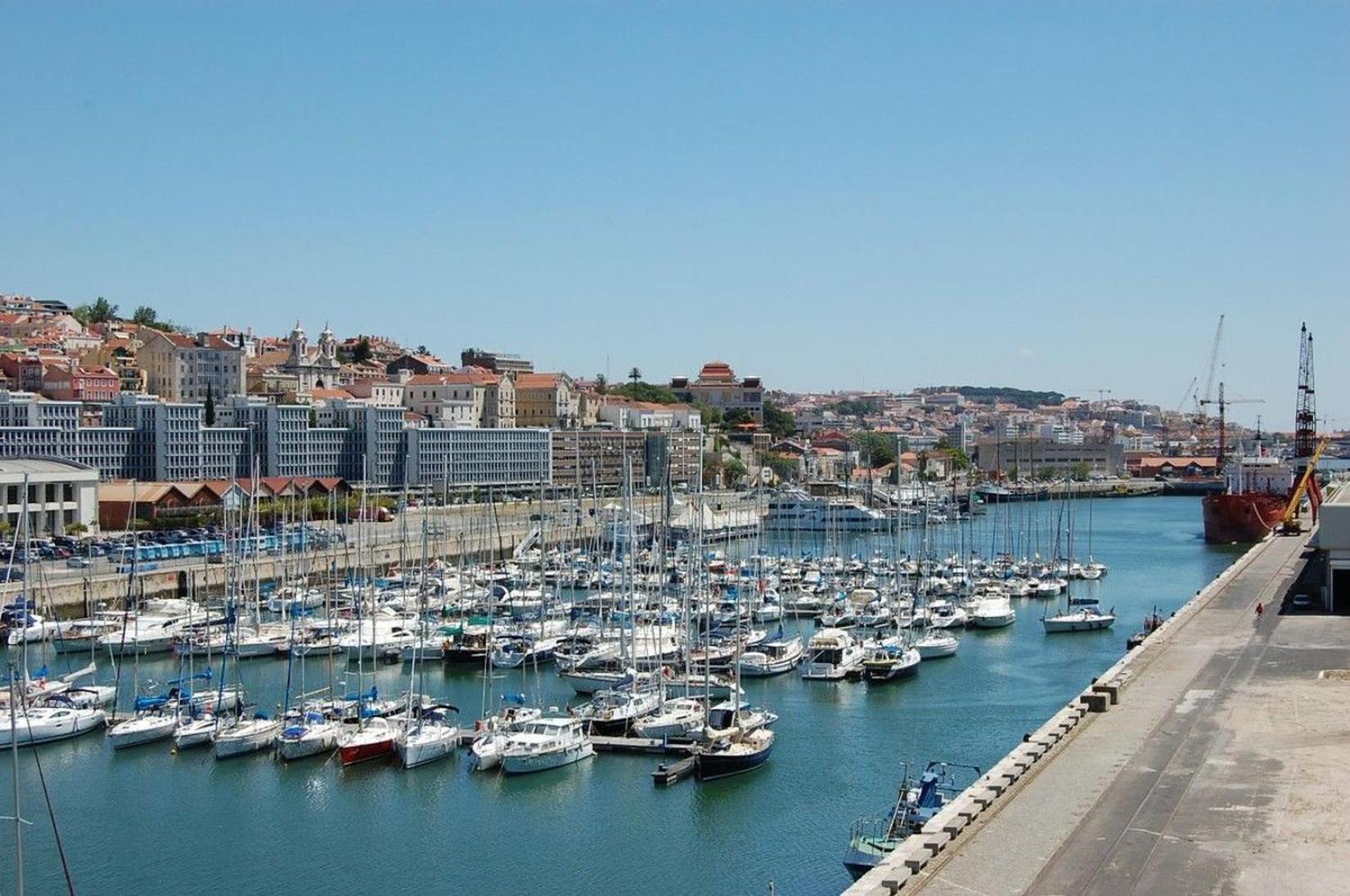 Appartamento Be Local - Sleep Aboard The Santa Maria Sailing Boat In Lisbona Esterno foto